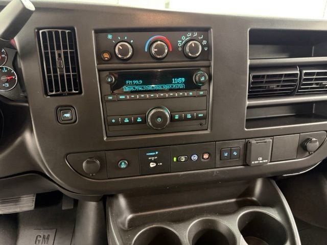 2025 GMC Savana Passenger LT