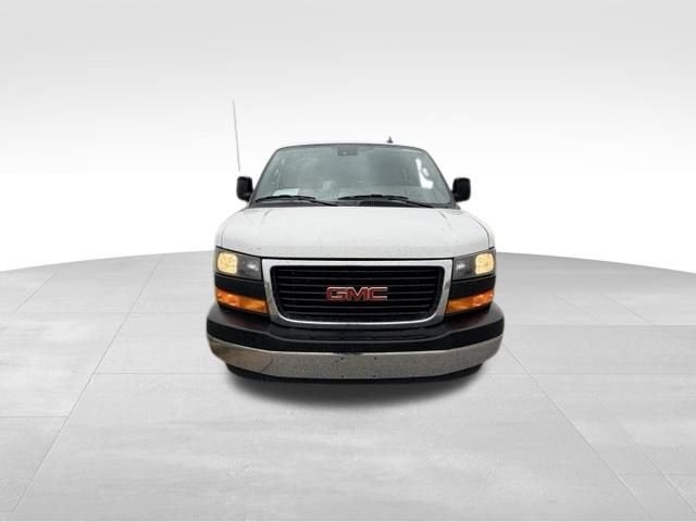 2025 GMC Savana Passenger LT