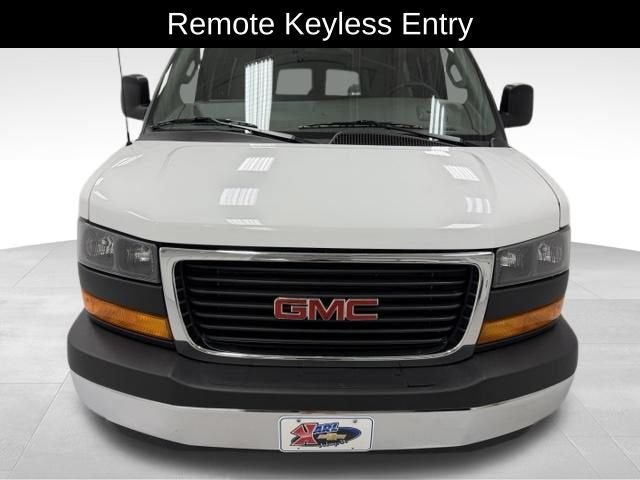 2025 GMC Savana Passenger LT