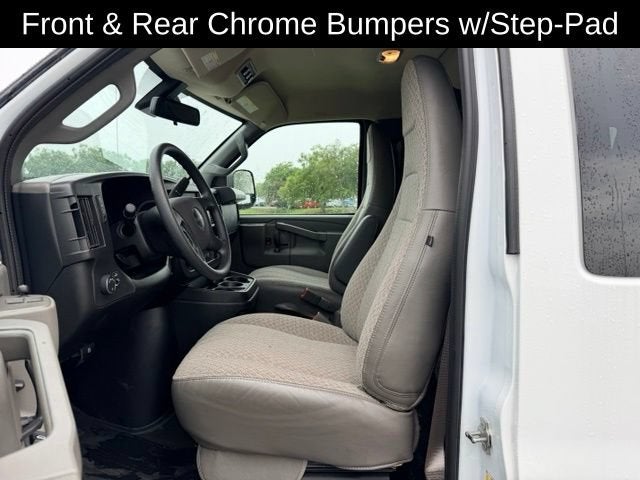 2025 GMC Savana Passenger LT