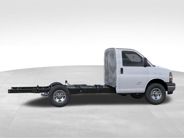 2026 Chevrolet Express Cutaway 3500 1WT