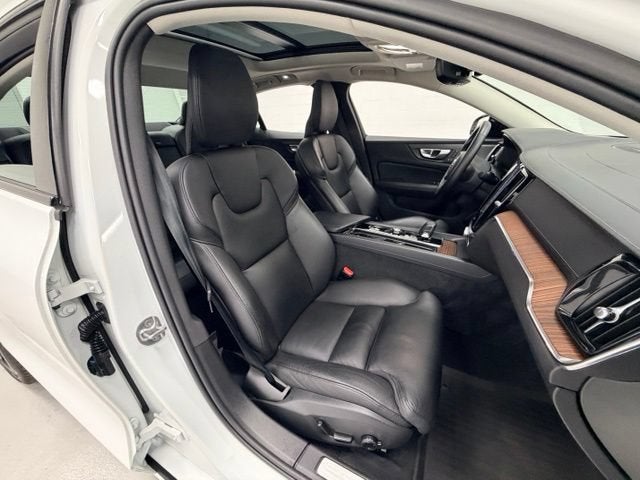 2024 Volvo S60 Ultimate Dark Theme