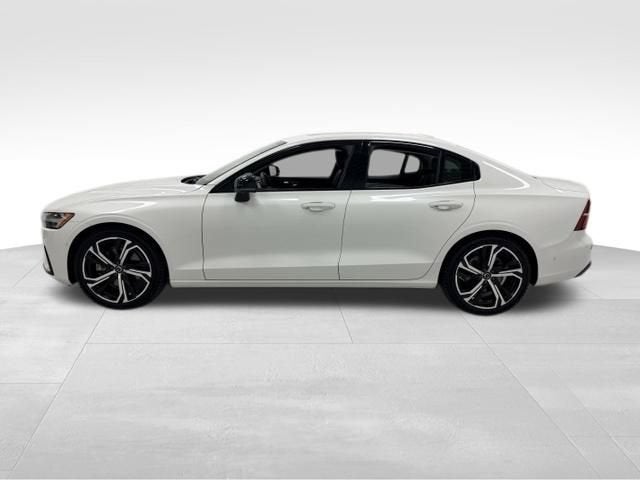 2024 Volvo S60 Ultimate Dark Theme