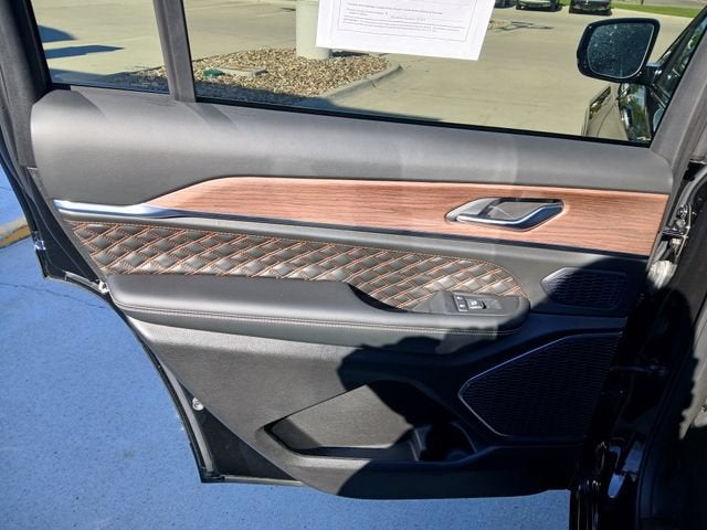 2025 Jeep Grand Cherokee L Summit 4x4
